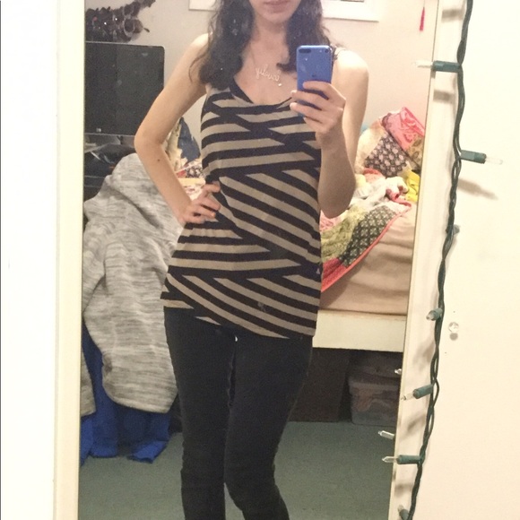 Striped Tank Top - Picture 3 of 4