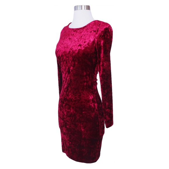 ❗️FINAL PRICE❗️ Red Cowl Back Velvet Bodycon Dress - Picture 6 of 7