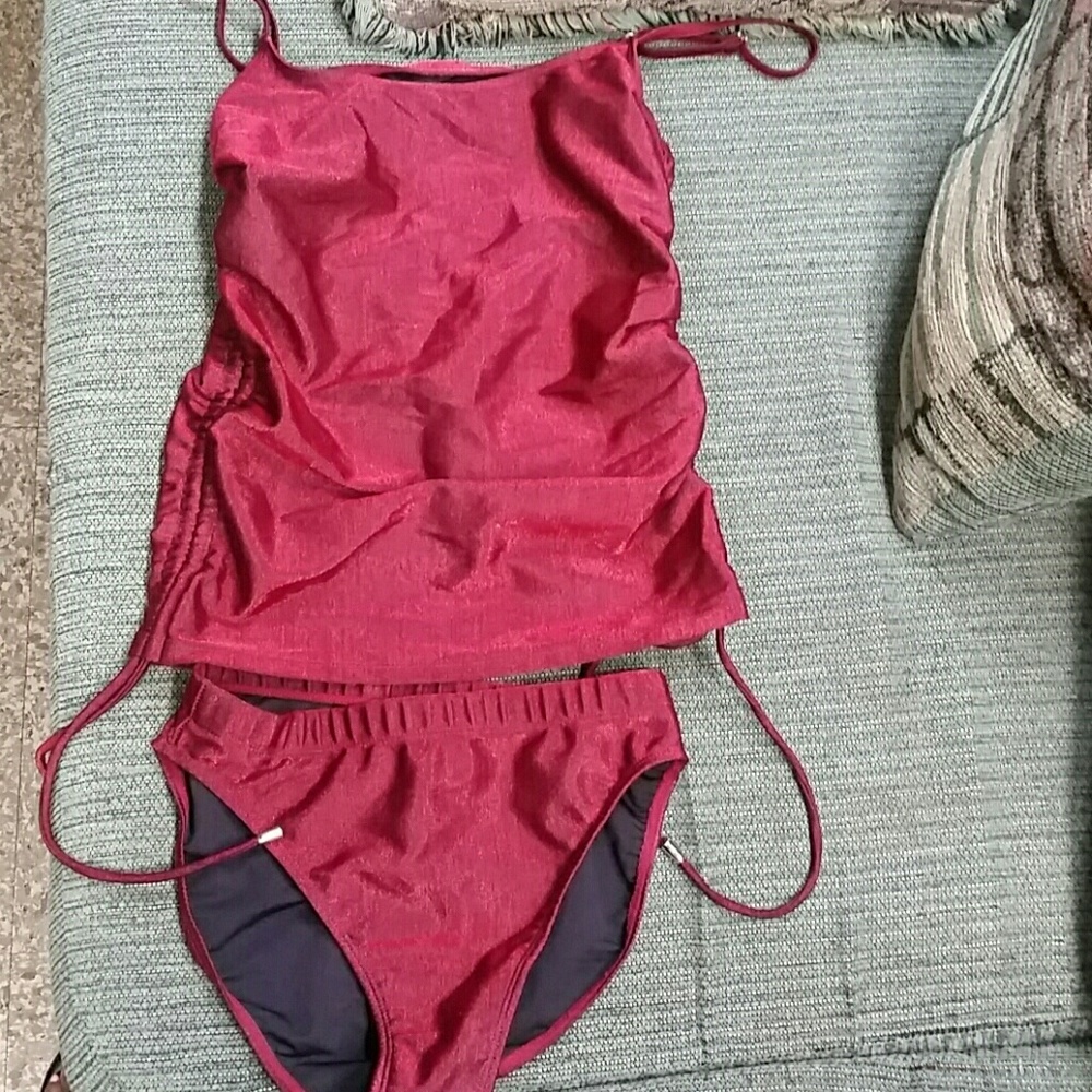 Ladies swimsuit - Picture 1 of 3