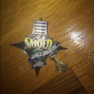 CALI SMOED SIGNED 2015 WORLD CHAMPION PIN