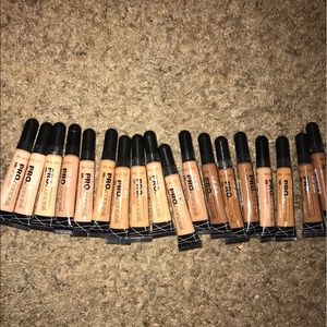La girl concealers