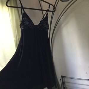 VICTORIA'S SECRET BLACK NIGHTGOWN