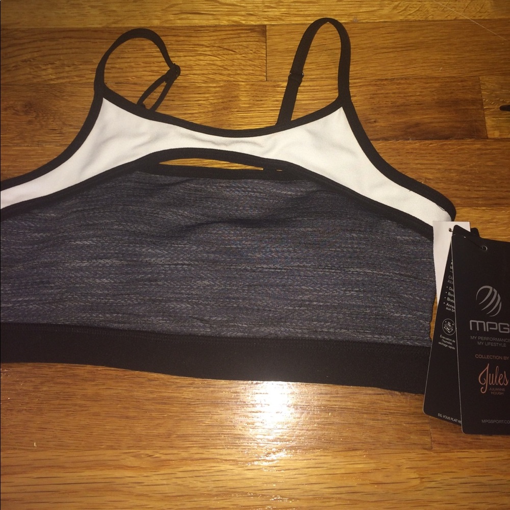 Sports bra