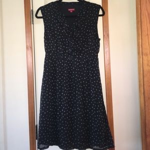 Sleeveless polkadot dress with ruffle detail