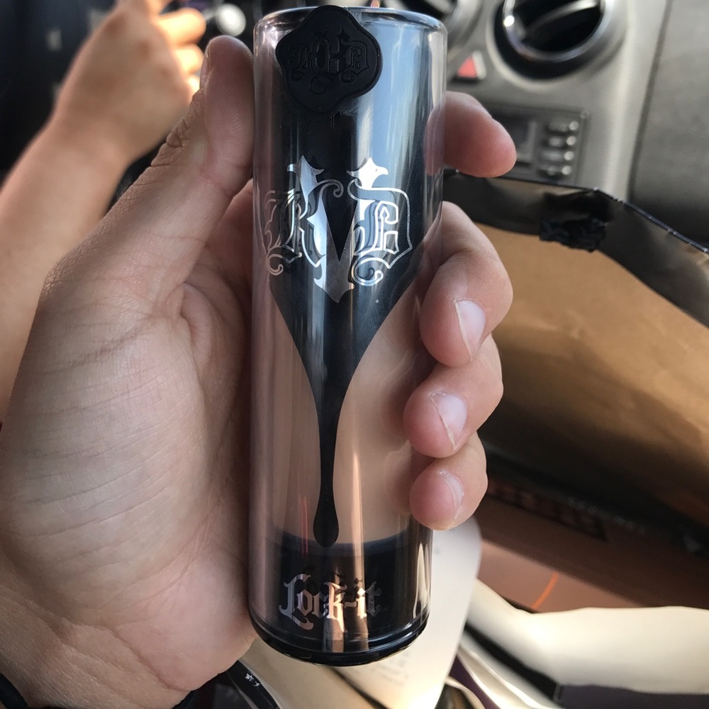 Kat Von D foundation 😊