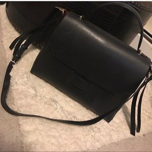 STILL AVAILABLE!Zara Handbag in GREAT CONDITION!🌸