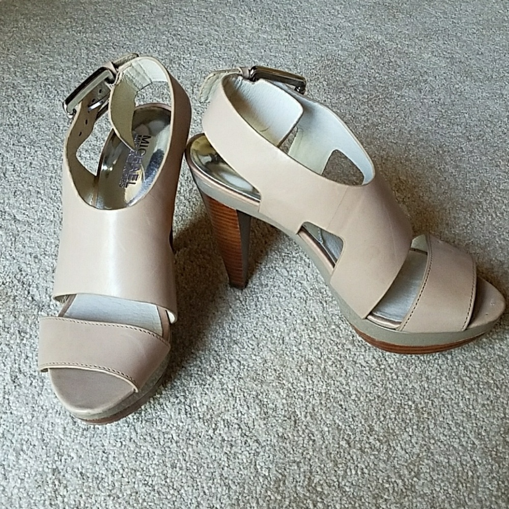 Michael Kors Carla Platform Sz 7.5 heels