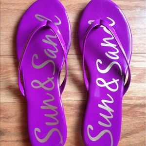 NWOT Loft flip flops
