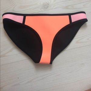 Triangl bottoms size M