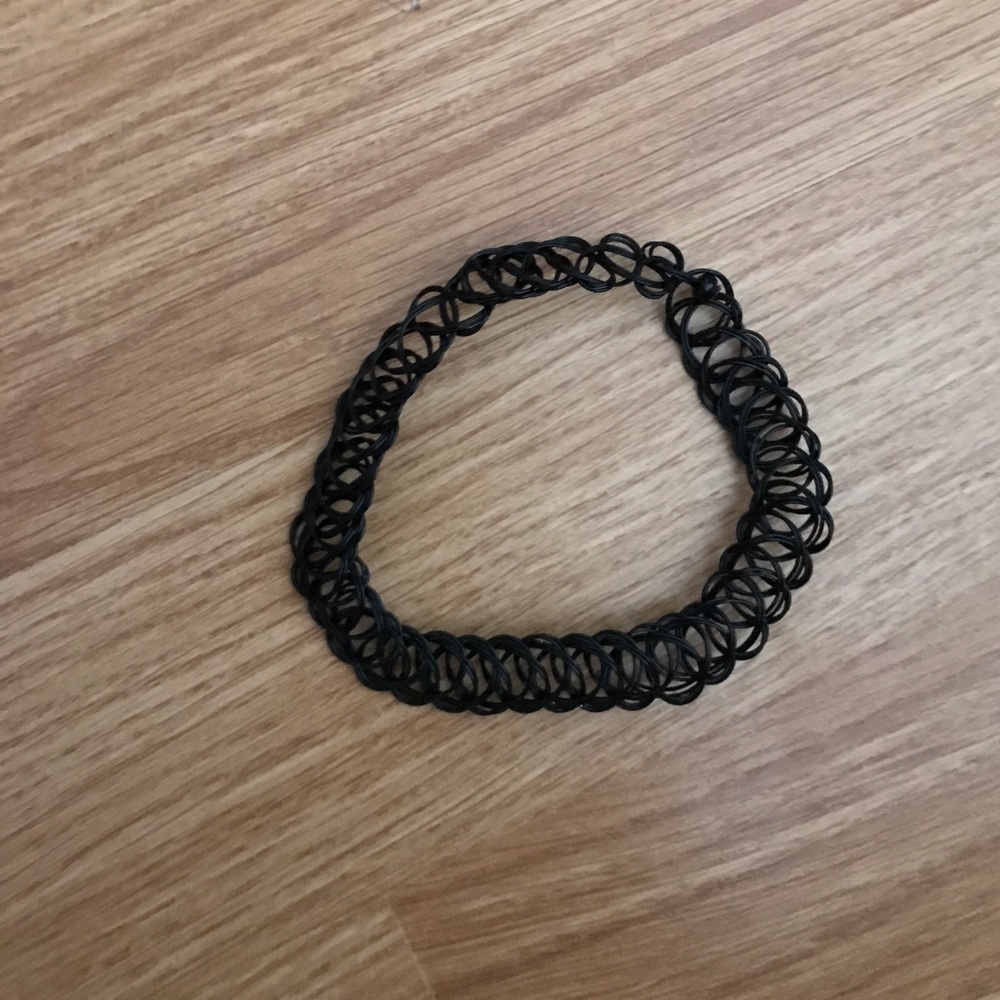 Black wire chocker