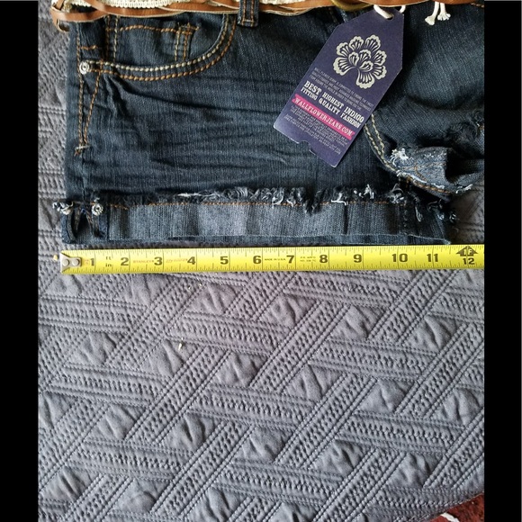 Wallflower indigo jeans shorts new size 7 - Picture 8 of 8