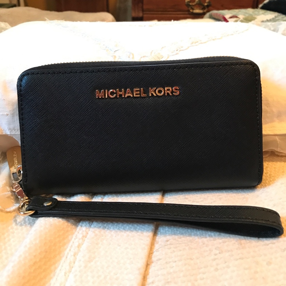 Michael Kors wristlet wallet