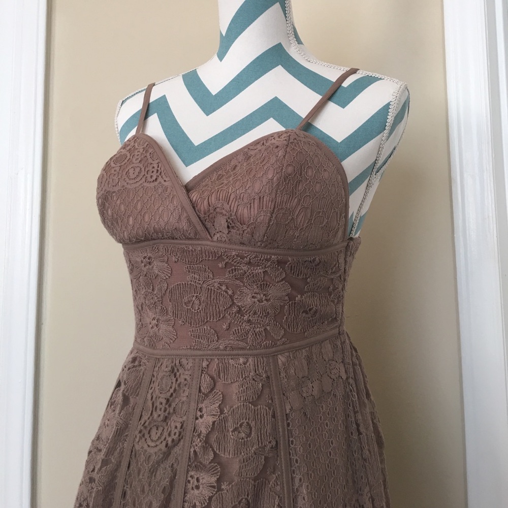🛑 SOLD LOCALLY 🛑 Neutral brown lace maxi dress