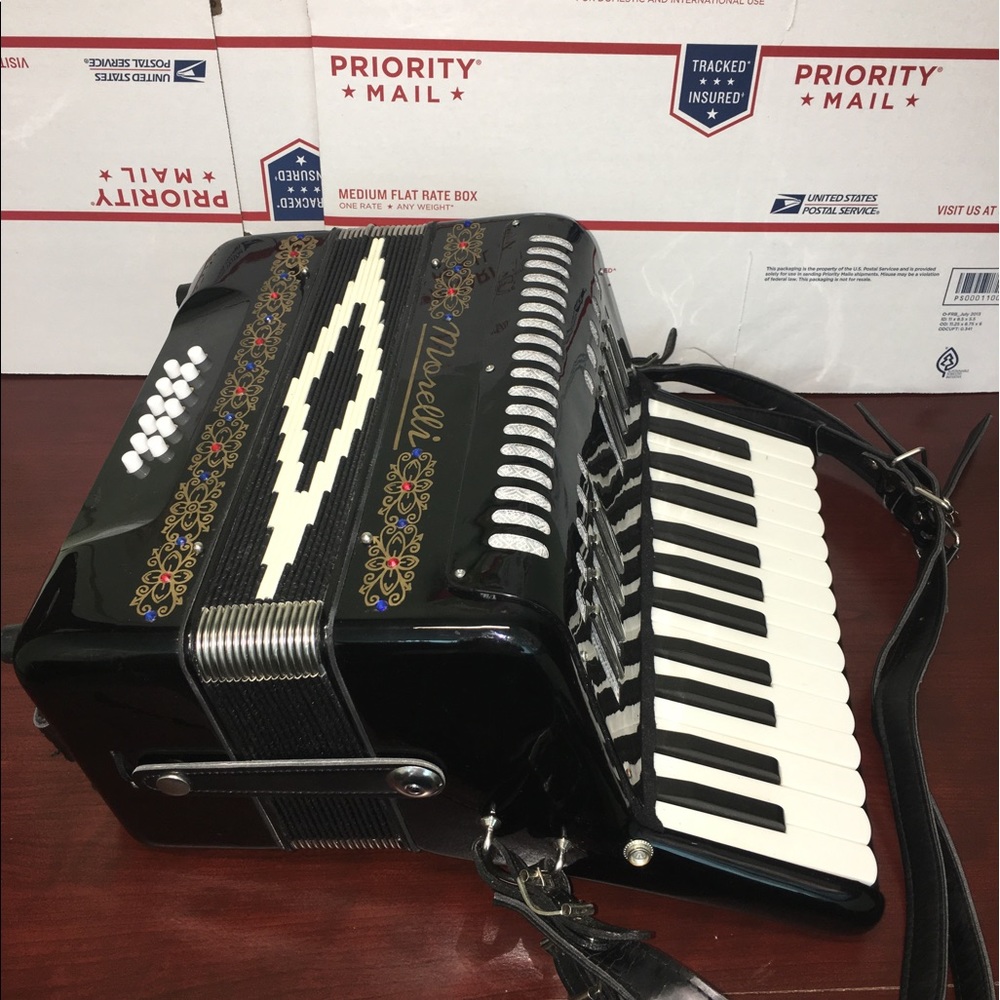 Vintage accordion (make me a offer)