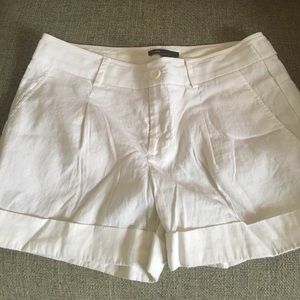 White linen Vince shorts