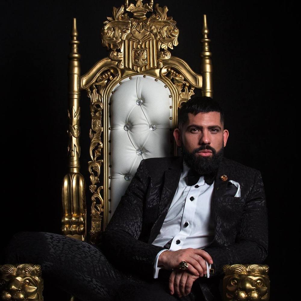 Meet your Posher, Elias