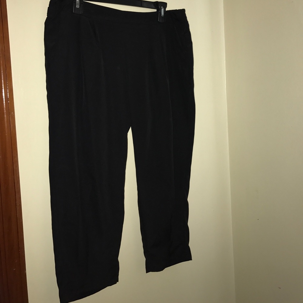 Black cropped trousers