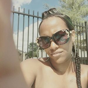 Meet your Posher, Brandy