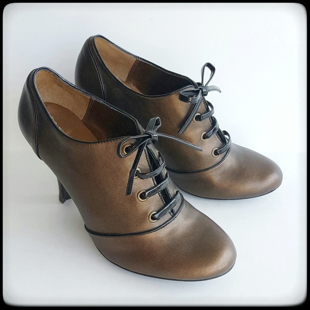 Bronze oxford heels NWOB