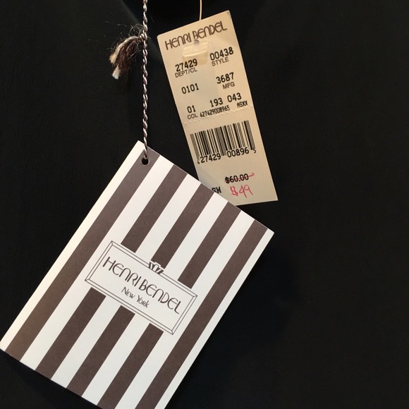 ๐ Henri Bendel black top ๐ - Picture 2 of 3