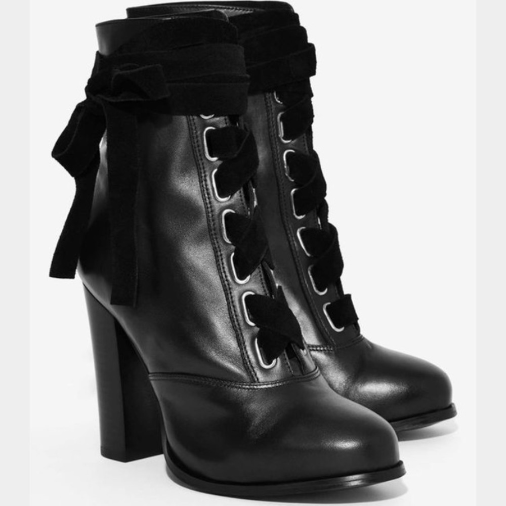 Take a hike leather boot in black