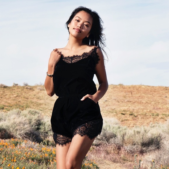 NEW! 🌻 Walk On The Wild Side 🌻 lace & velvet - Picture 2 of 2