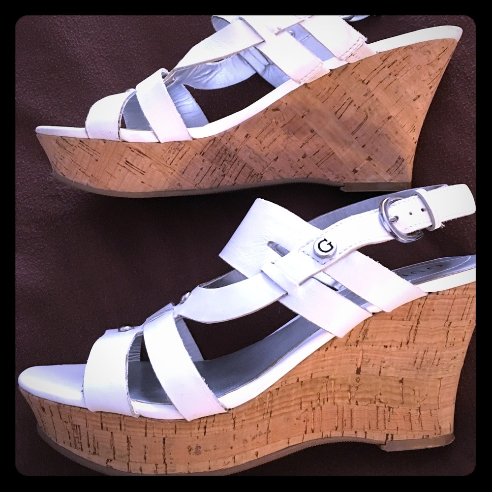GUESS white strappy wedge Platform sandal 8 lethr