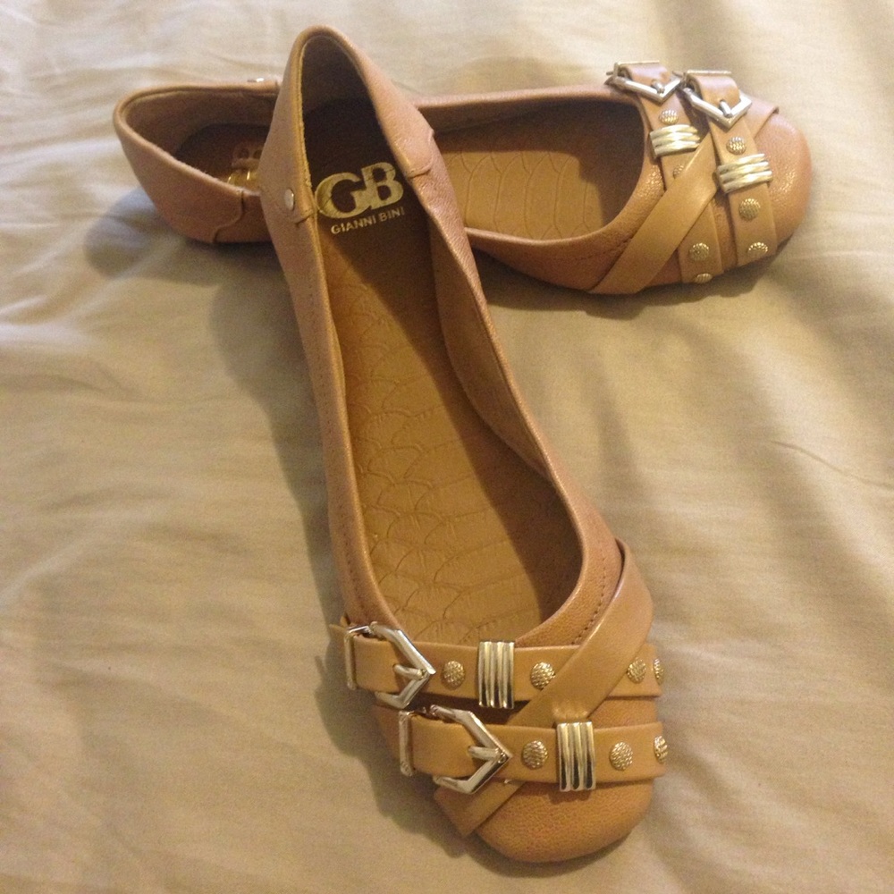 Never Worn..Gianni Bini !!  8.5
