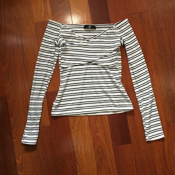 Over the shoulder Longsleeve Crop Top - Picture 1 of 3