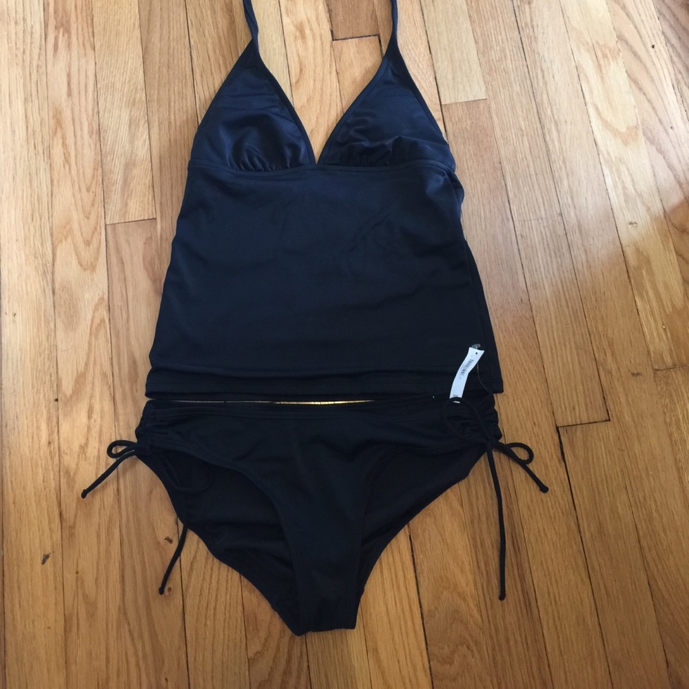 Black gap tankini