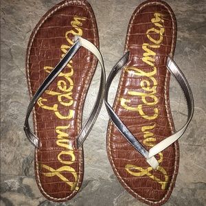 Sam Edelman white and silver flip flops