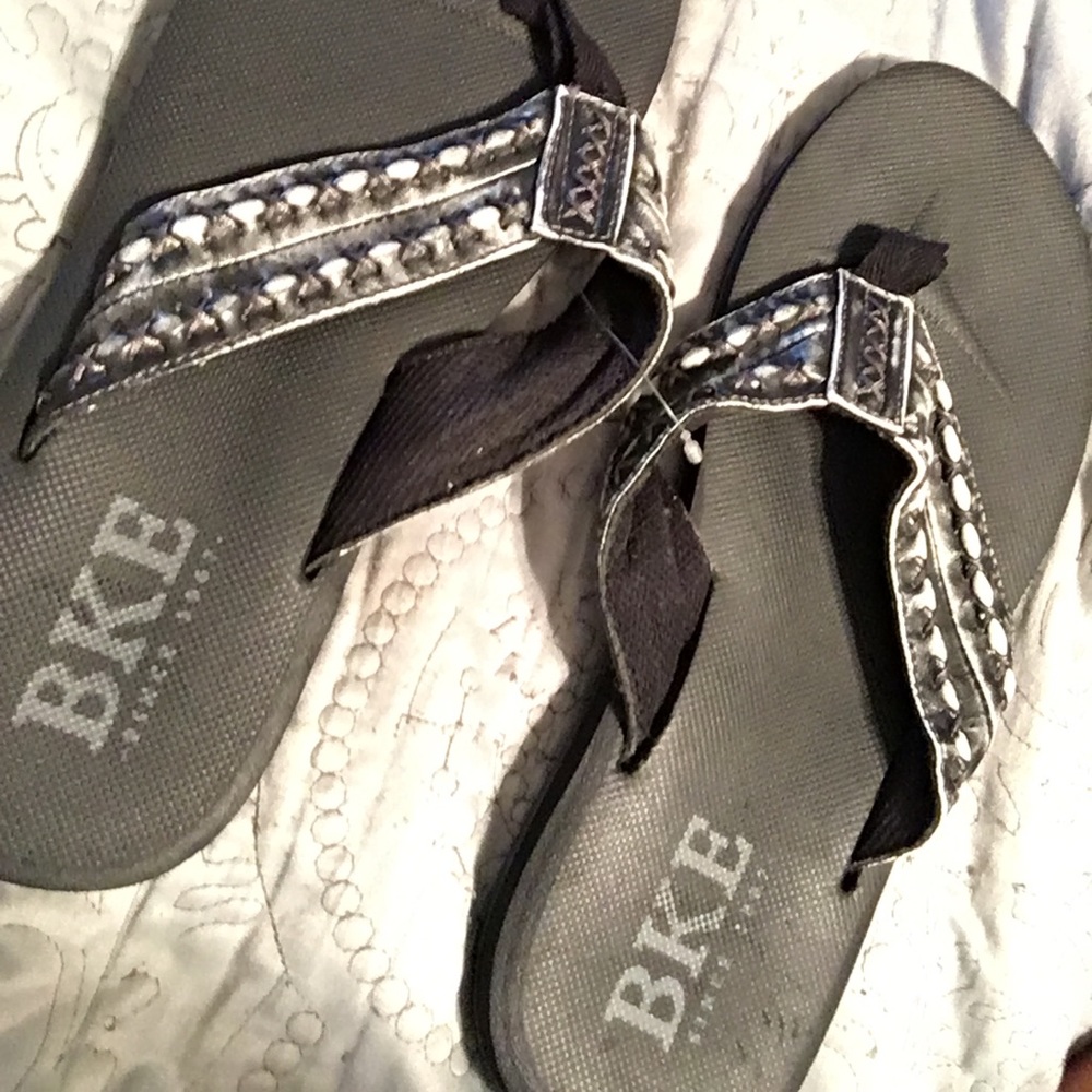 Men's BKE black flip flops
