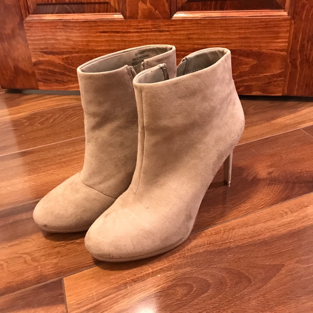 Suede tan bootie heals