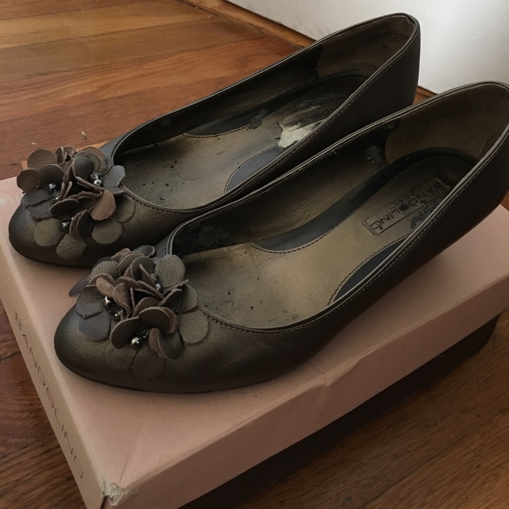 Bandolino flower wedge pumps Size 7.5