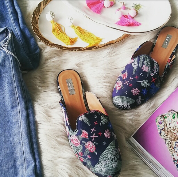 //The Lori// Satin Embroidery mule Flat - Picture 3 of 6