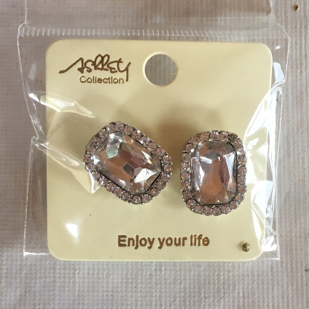 Never worn zirconia diamond earrings