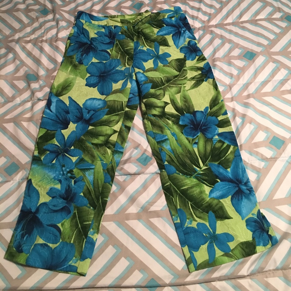 Women's size 8 bright summer capris