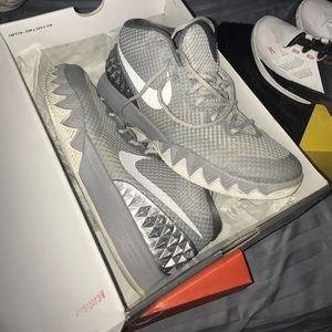 Kyrie 1 wolf grey