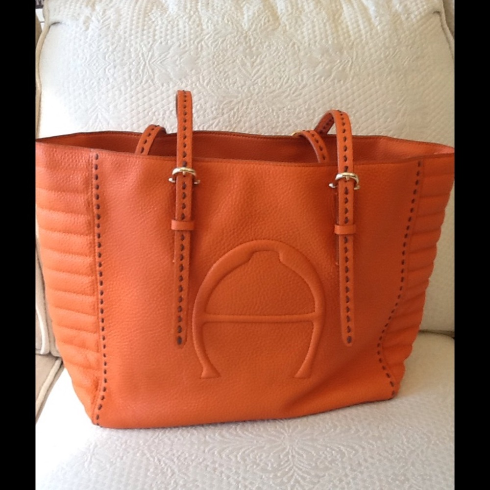 Etienne Aigner Tote