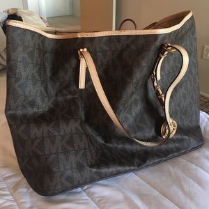 Michael Kors Jetsetter Tote