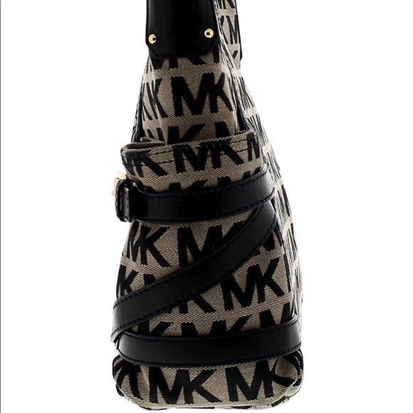 Michael kors purse - Picture 2 of 3