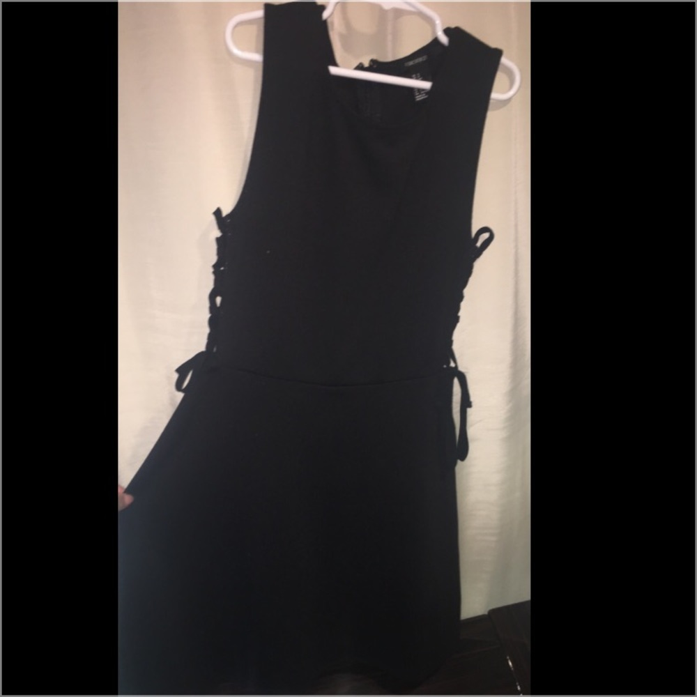 FOREVER21- BLACK SIDE LACE UP SKATER DRESS