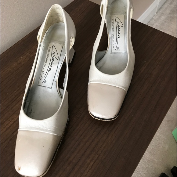 Ivory box heel pump - Picture 2 of 3