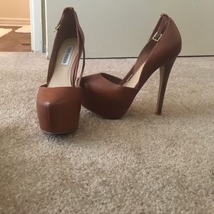Steve Madden Brown Ankle Strap heels, size 6