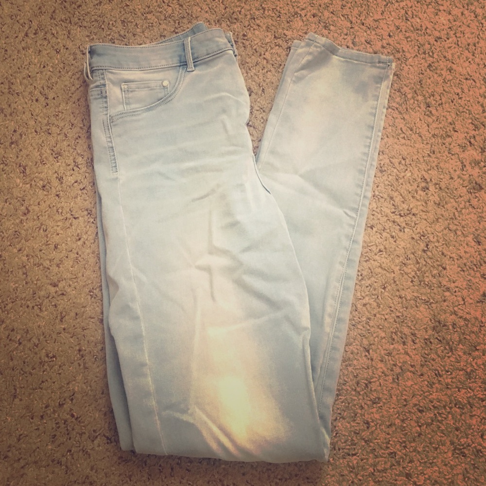 H&M LIGHT BLUE FADE DEMIN HIGH WAISTED JEGGING