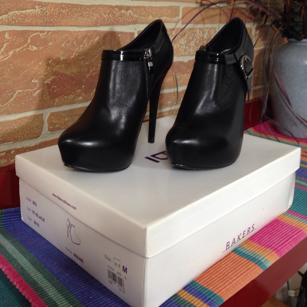 Bakers Irene leather booties Sz 6.5M