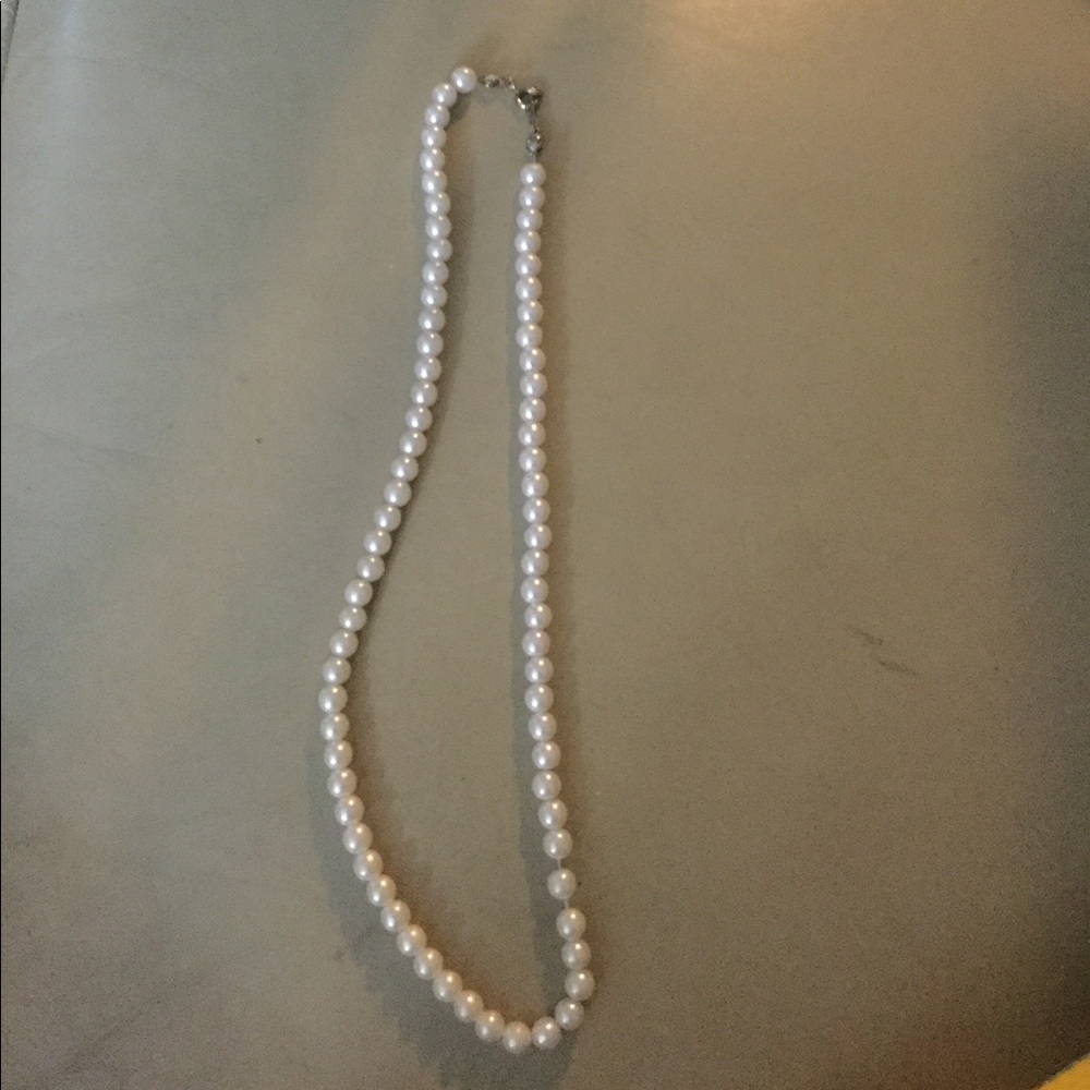 Faux pearl necklace small-Med sized beads