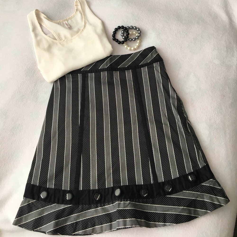 Women's black and white skirt