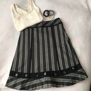 Women's black and white skirt