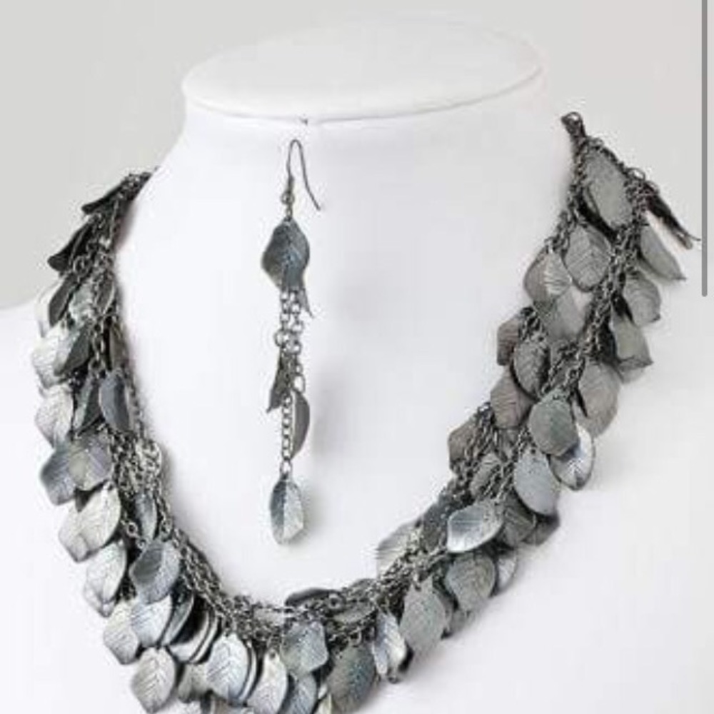 SASSY NEW METAL STATEMENT LEAF NECKLACE SET
